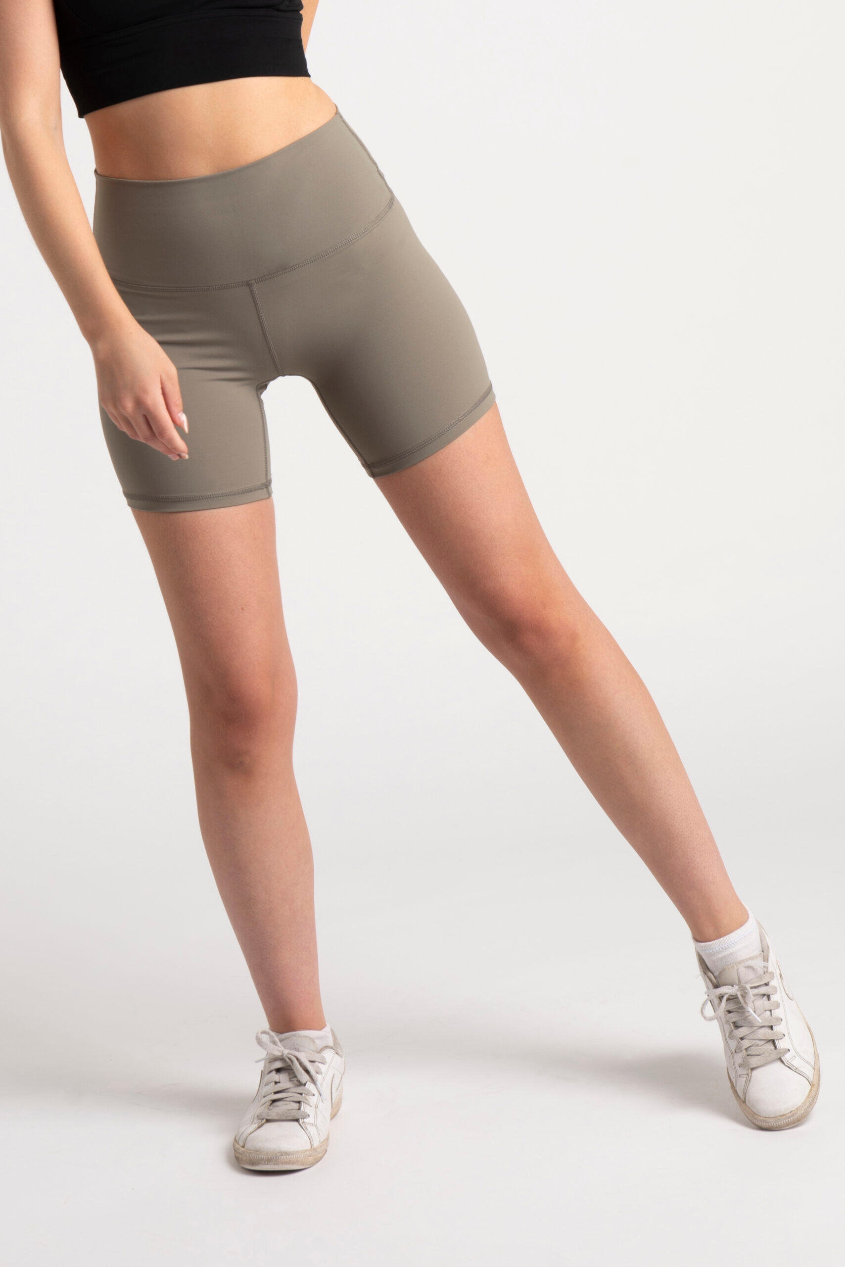 Mittellange Short Fitness - Damen - Salbeigrün 1/4