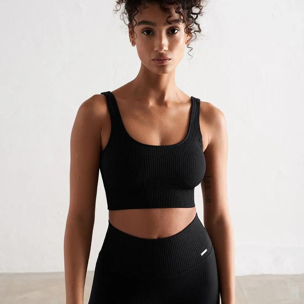 Women's Sports Bra Ribbed Seamless Medium Support Removable Pads Black