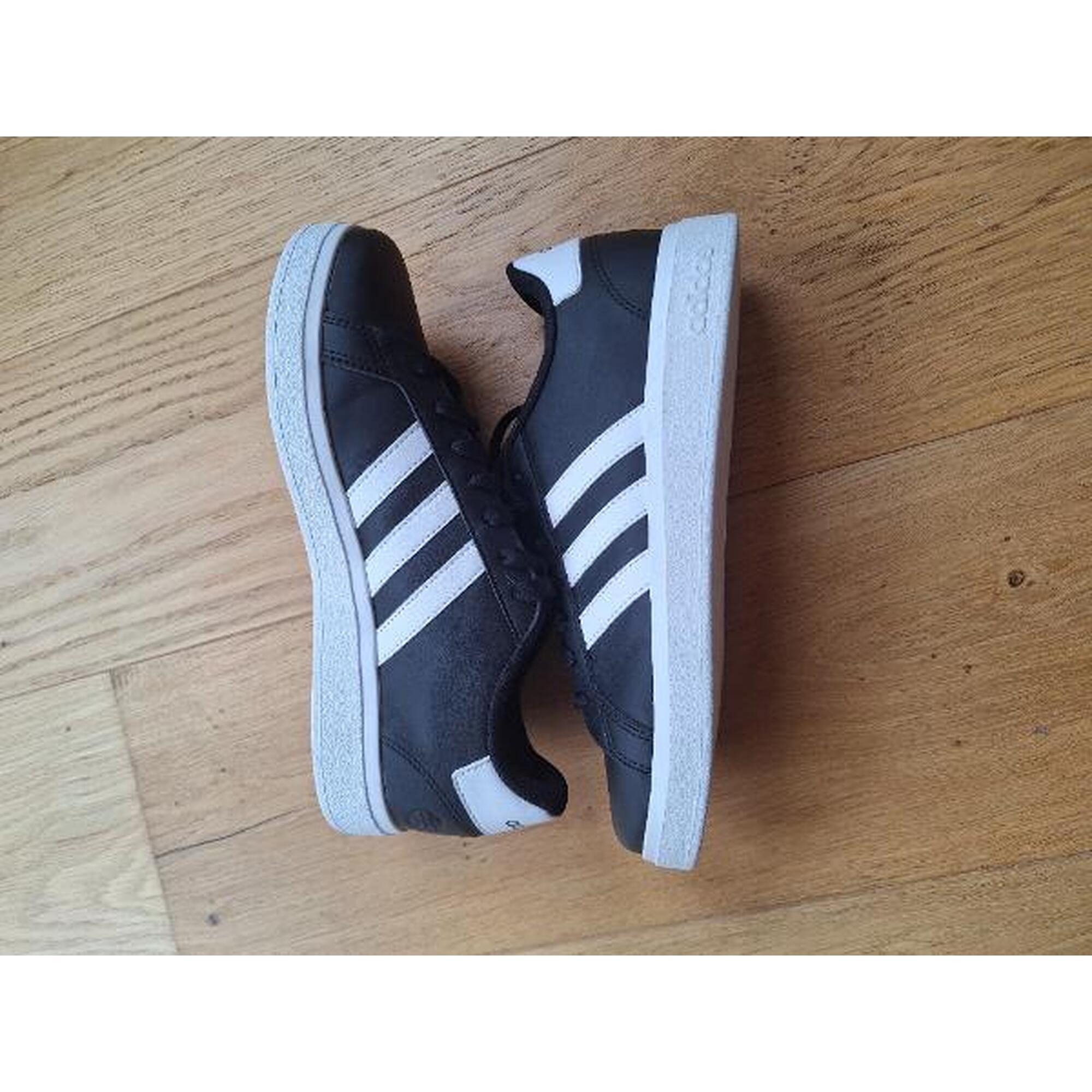 Tussen Particulieren - Adidas schoenen 38 2/3