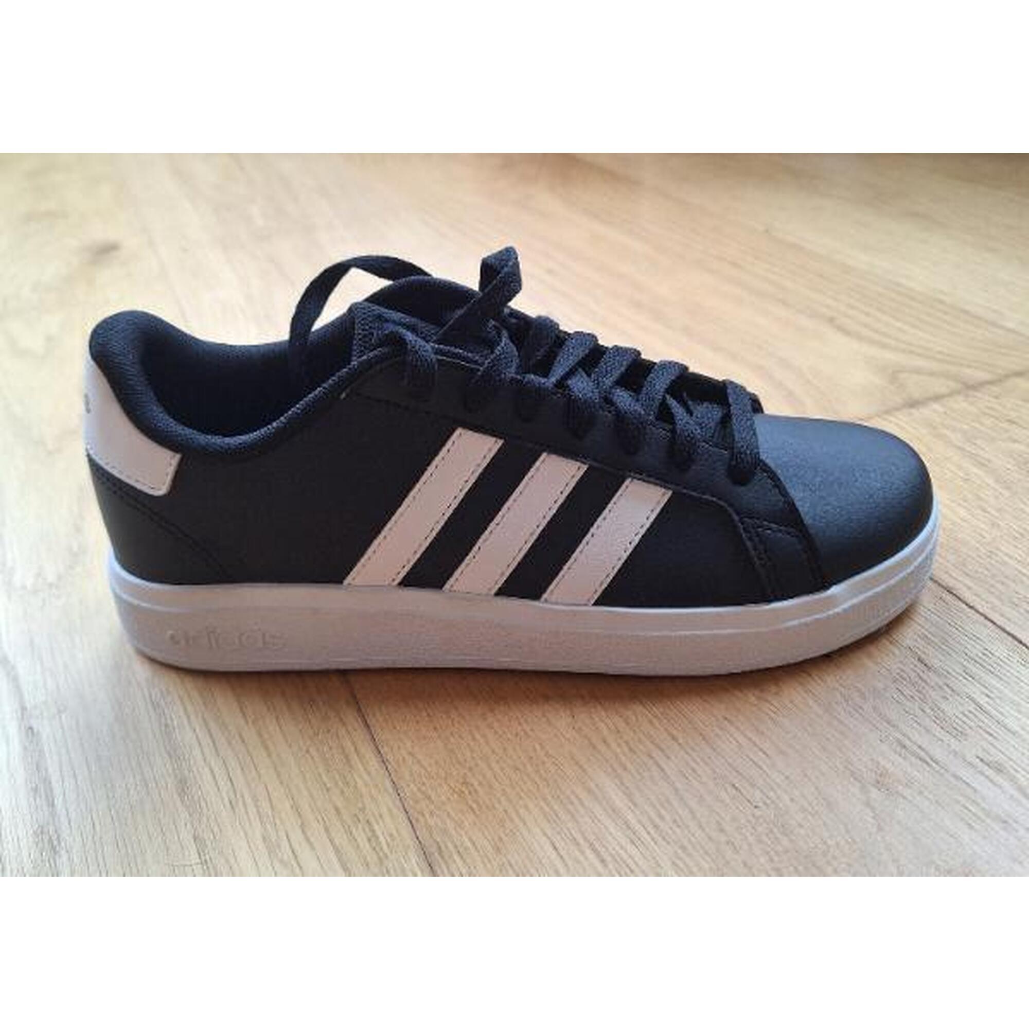 Tussen Particulieren - Adidas schoenen 38 2/3