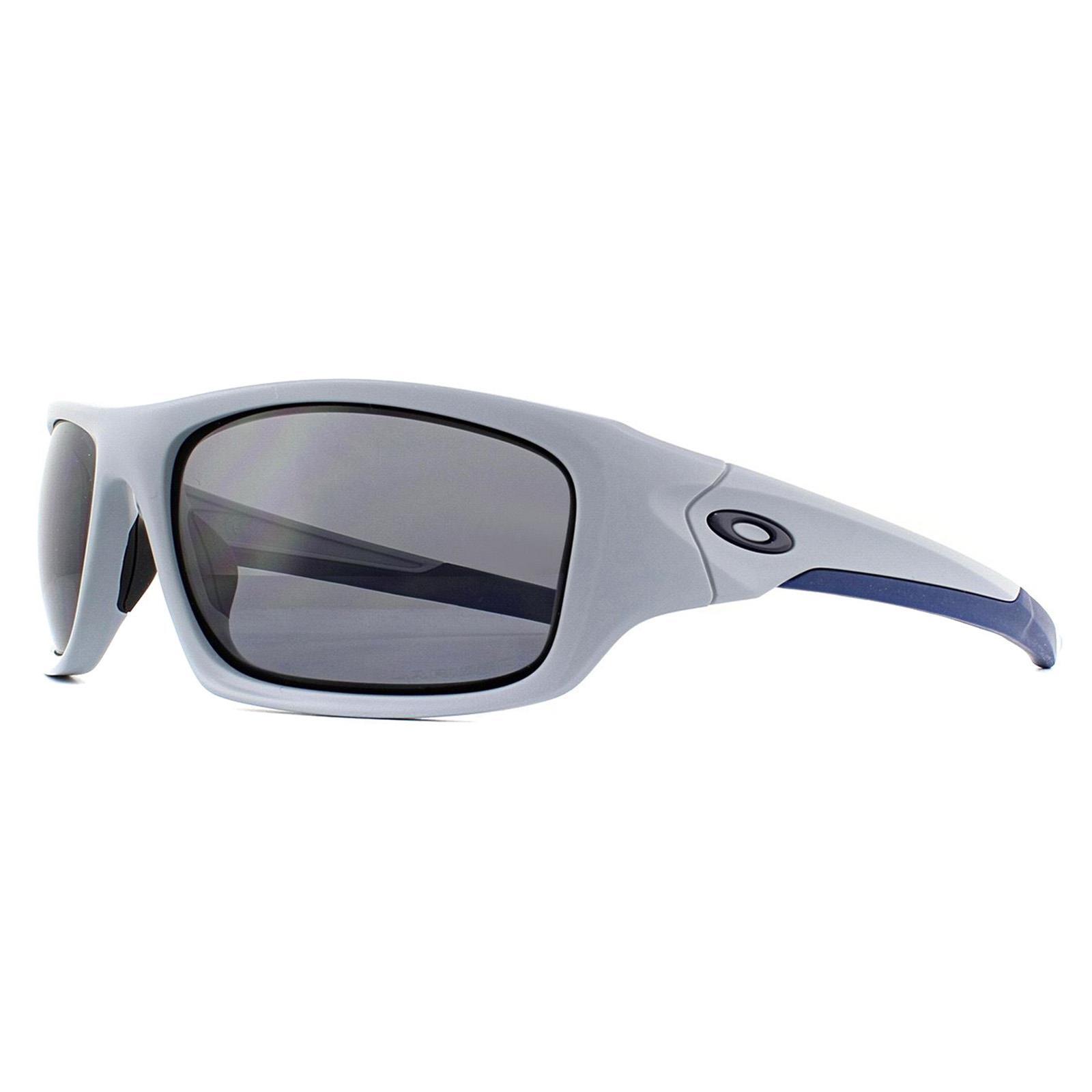 Oakley Wrap Mens Matte Fog Grey Polarized Sunglasses 2/4