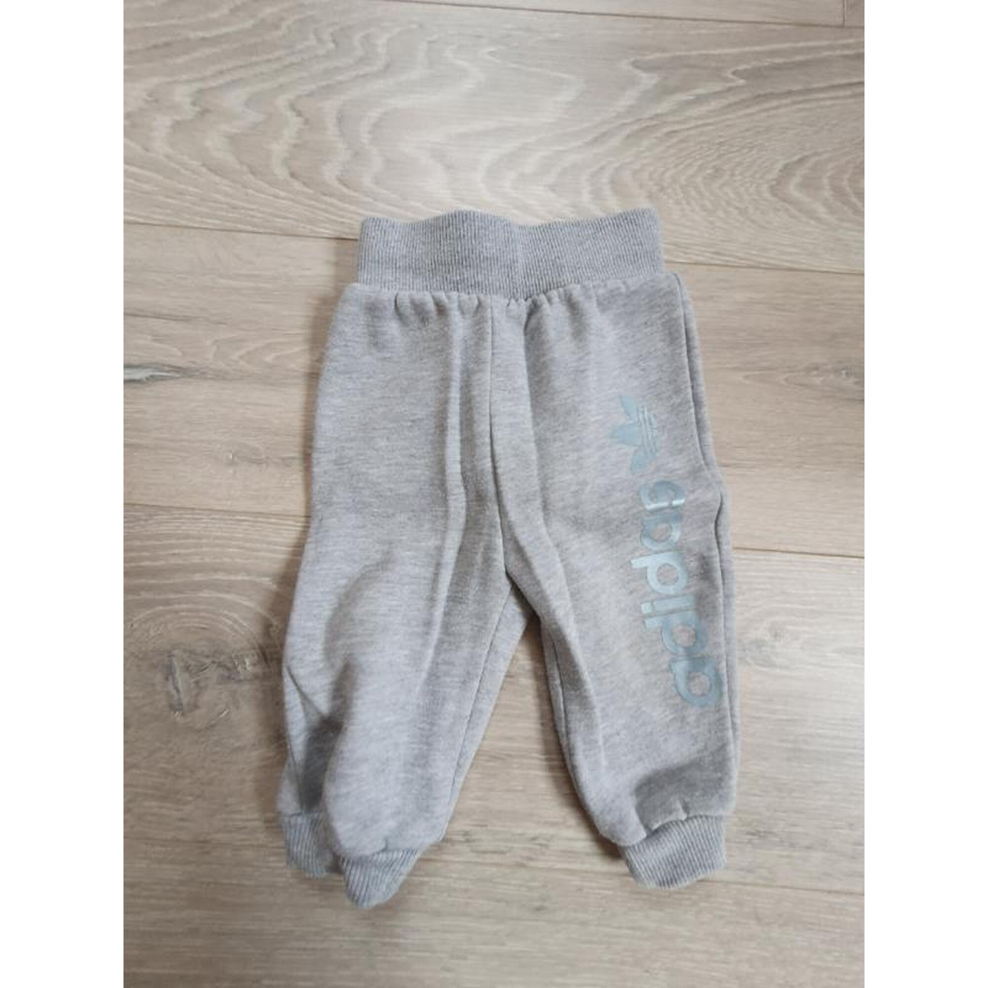 Entre Particuliers - pantalon de jogging gris Adidas taille 9 mois