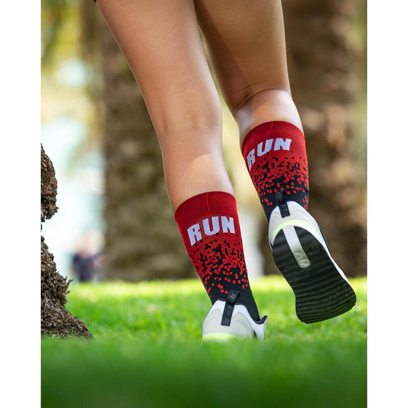 SOKKEN  "RUN PIXEL" 2-DRAADS Running Rod - Kleur Rood/zwart - UNISEX