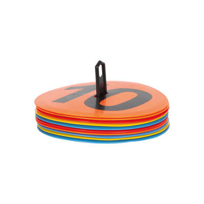 Bodenmarkierungen, die von 1 bis 10 nummeriert sind Sporti