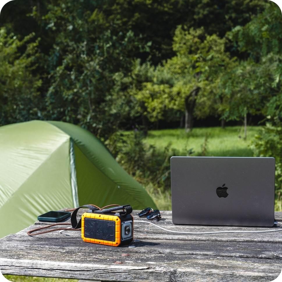 Xtorm Rugged Powerbank met Zaklamp - 40.000 mAh - 100W - Orange 4/7