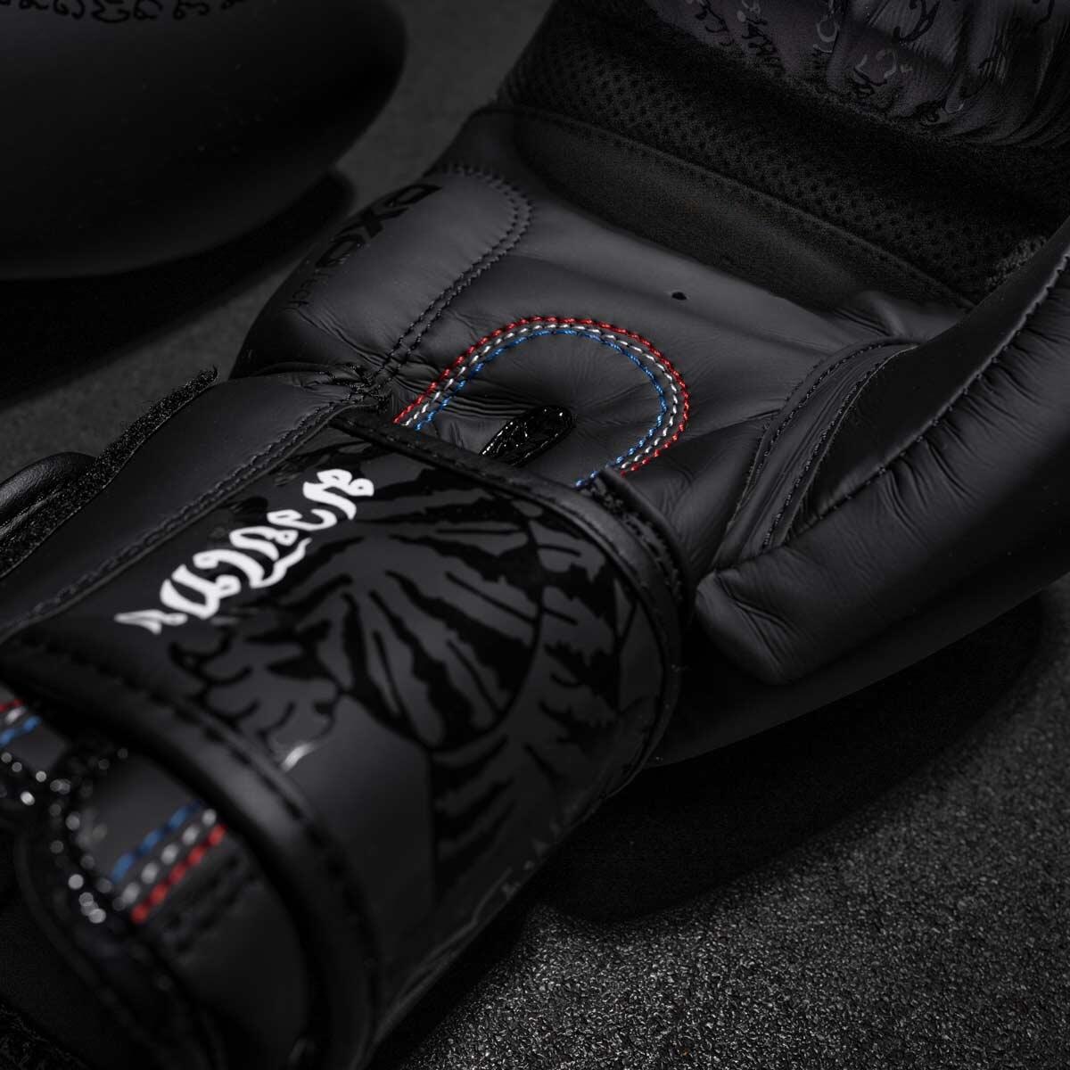 Phantom Muay Thai Boxing Gloves Black 10 oz 5/6