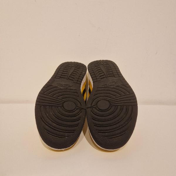 Tussen Particulieren - Nike Air Jordan 1 Laag Universiteitsgoud 4/5