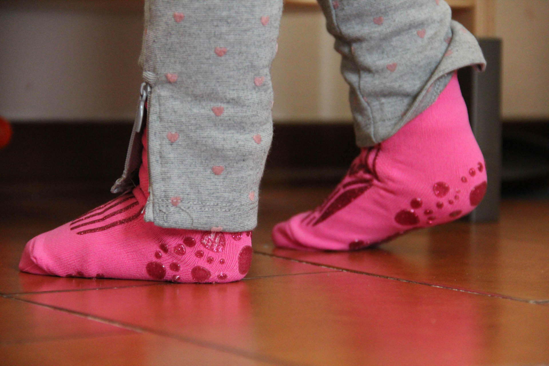 chaussettes gym enfants pour maison l'école antidérapantes antibactérien fuchsia 2/5