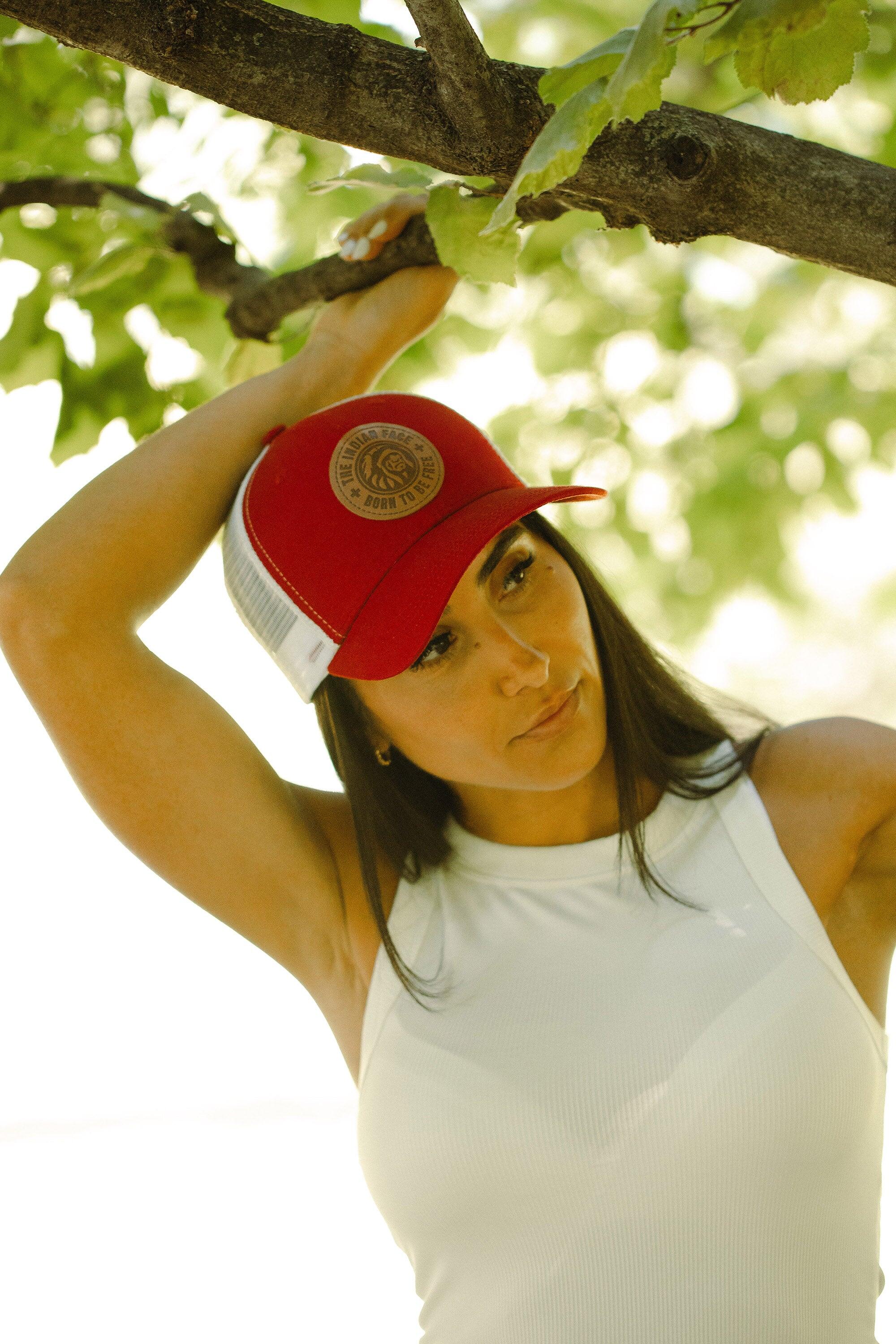 Gorra Born To Be Free The Indian Face trucker ajustable rojo blanco 5/7