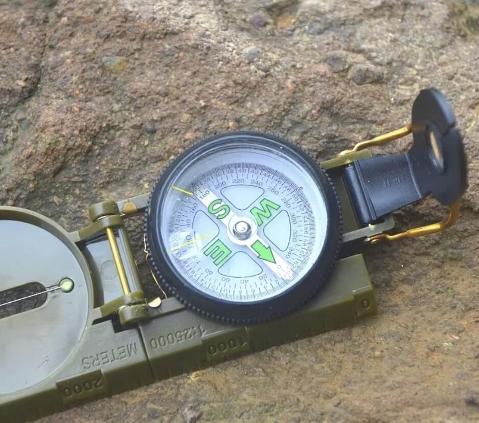 Kompas MILITARY 4/7