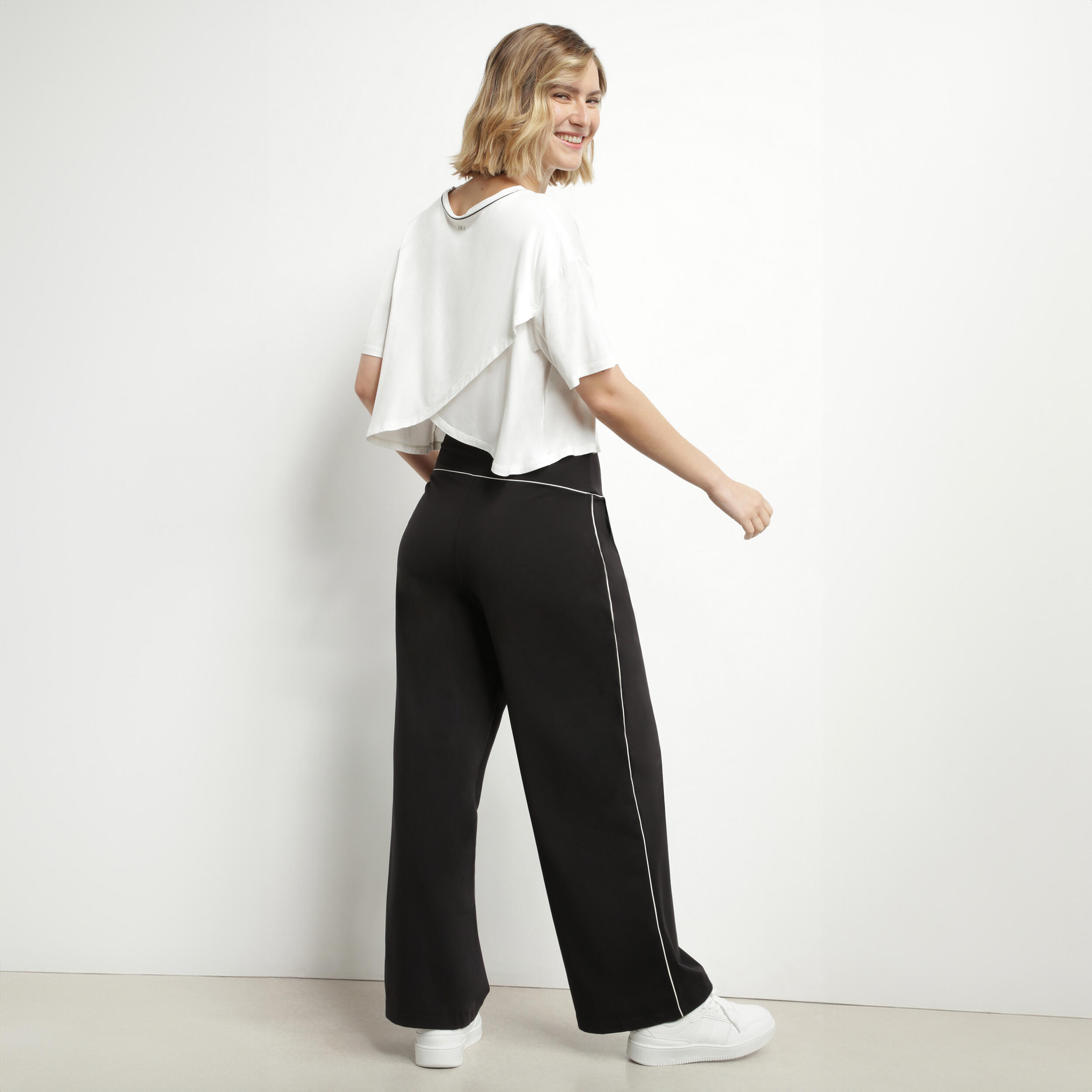 T-Shirt Court Col Rond Femme Dim Move 4/7