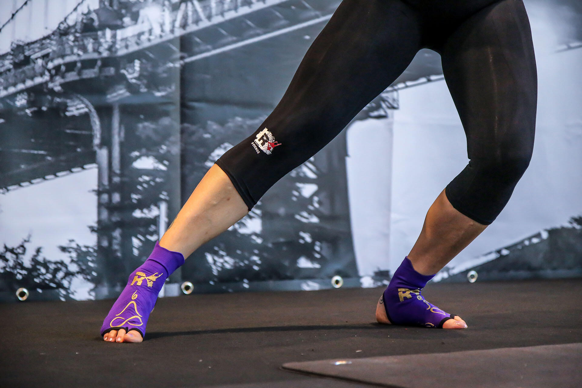 Chaussettes Dynamic Yoga femme antidérapantes antibactérien violet or 2/5