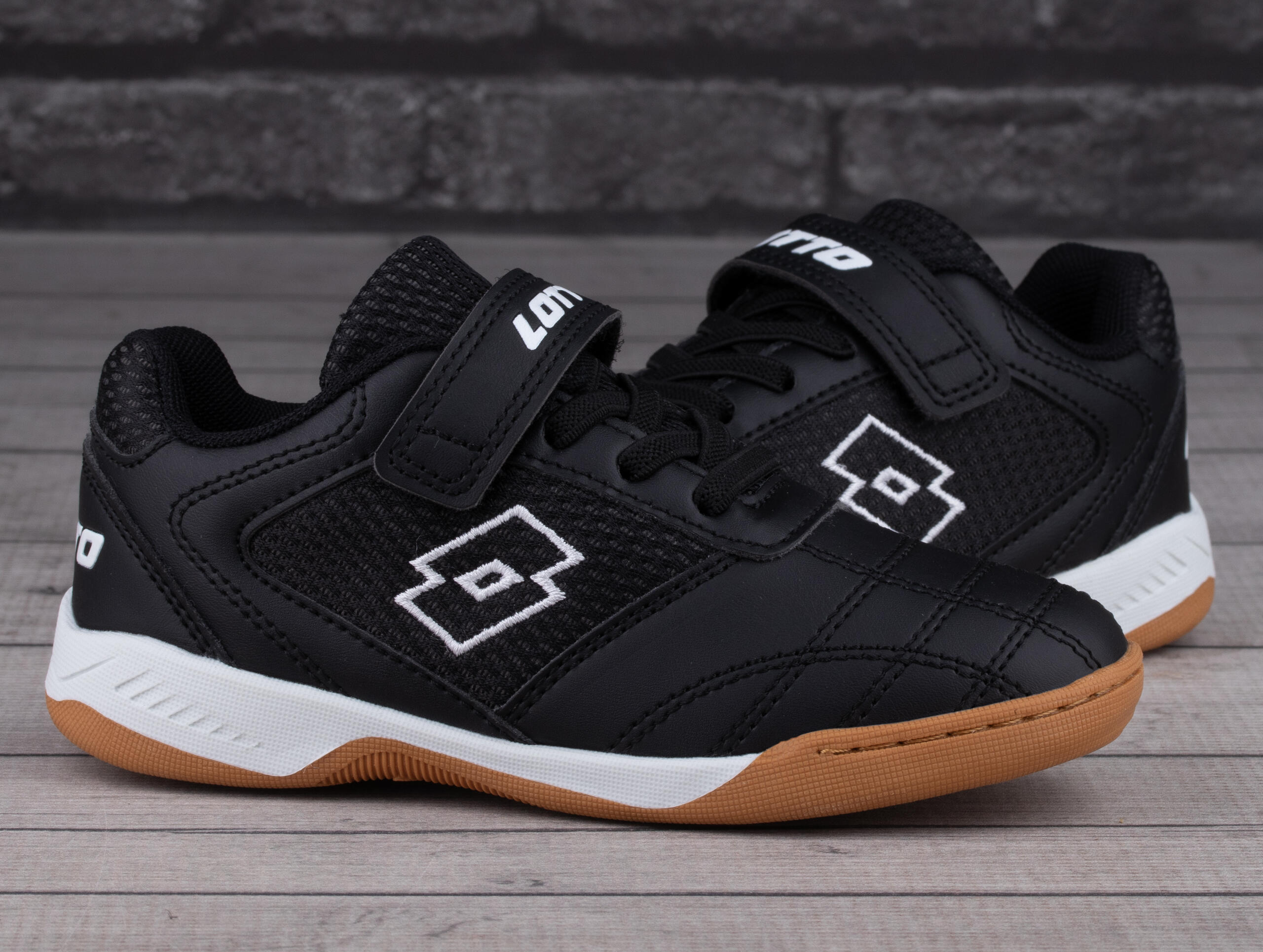 Buty dziecięce do gry w piłke na hali Lotto WHIZZER K