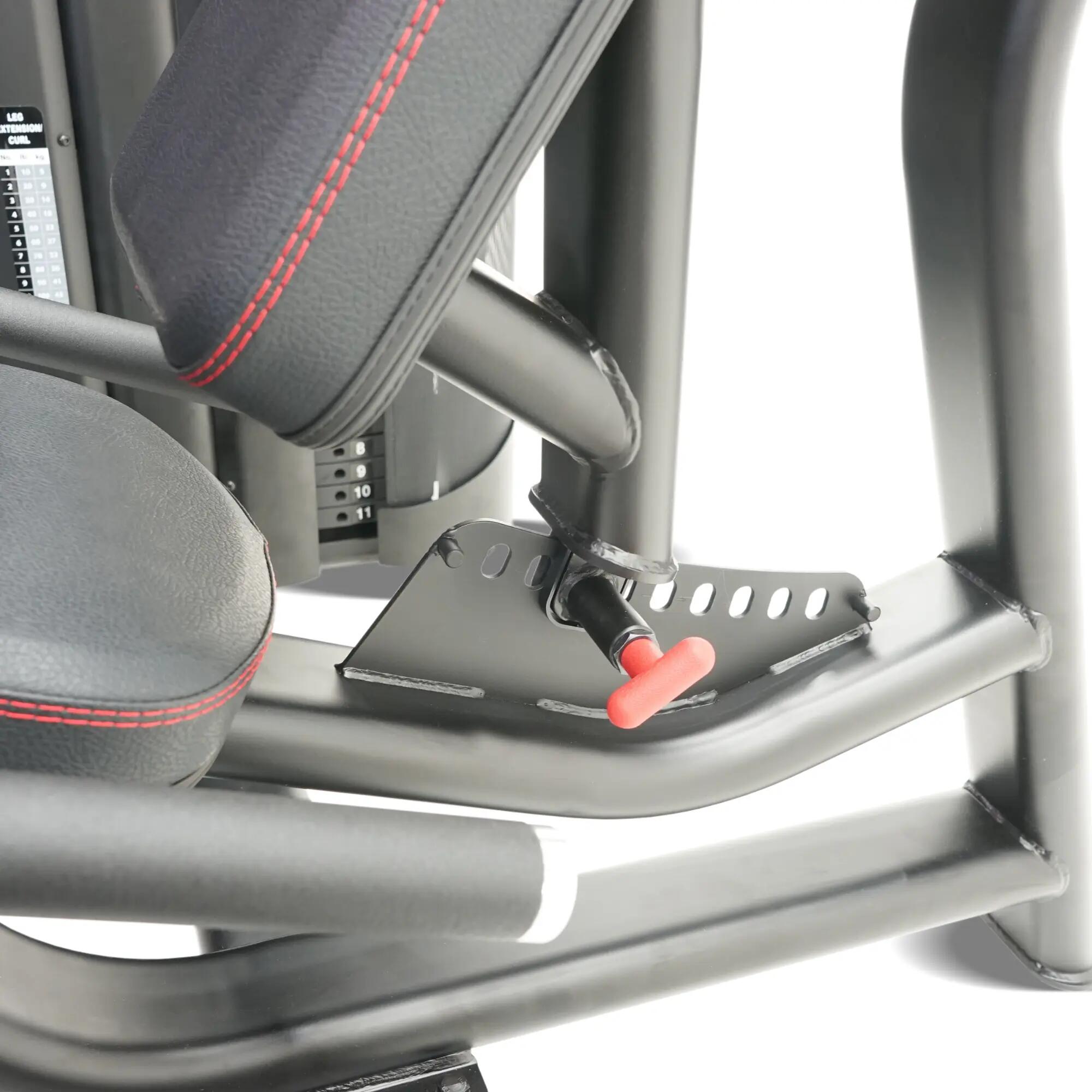 Extension de jambe assise + flexion des jambes DUAL Station 3/7