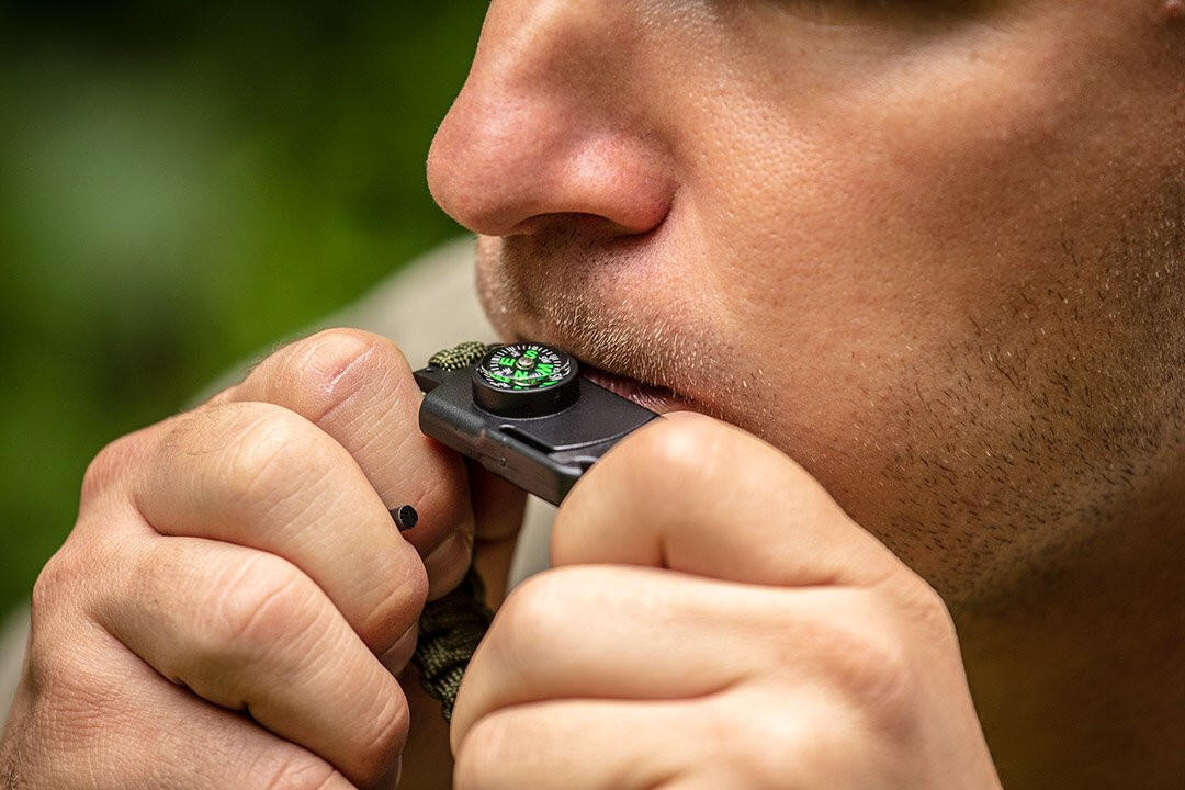 Bransoleta survivalowa 5w1 kompas krzesiwo noż  gwizdek 4/7