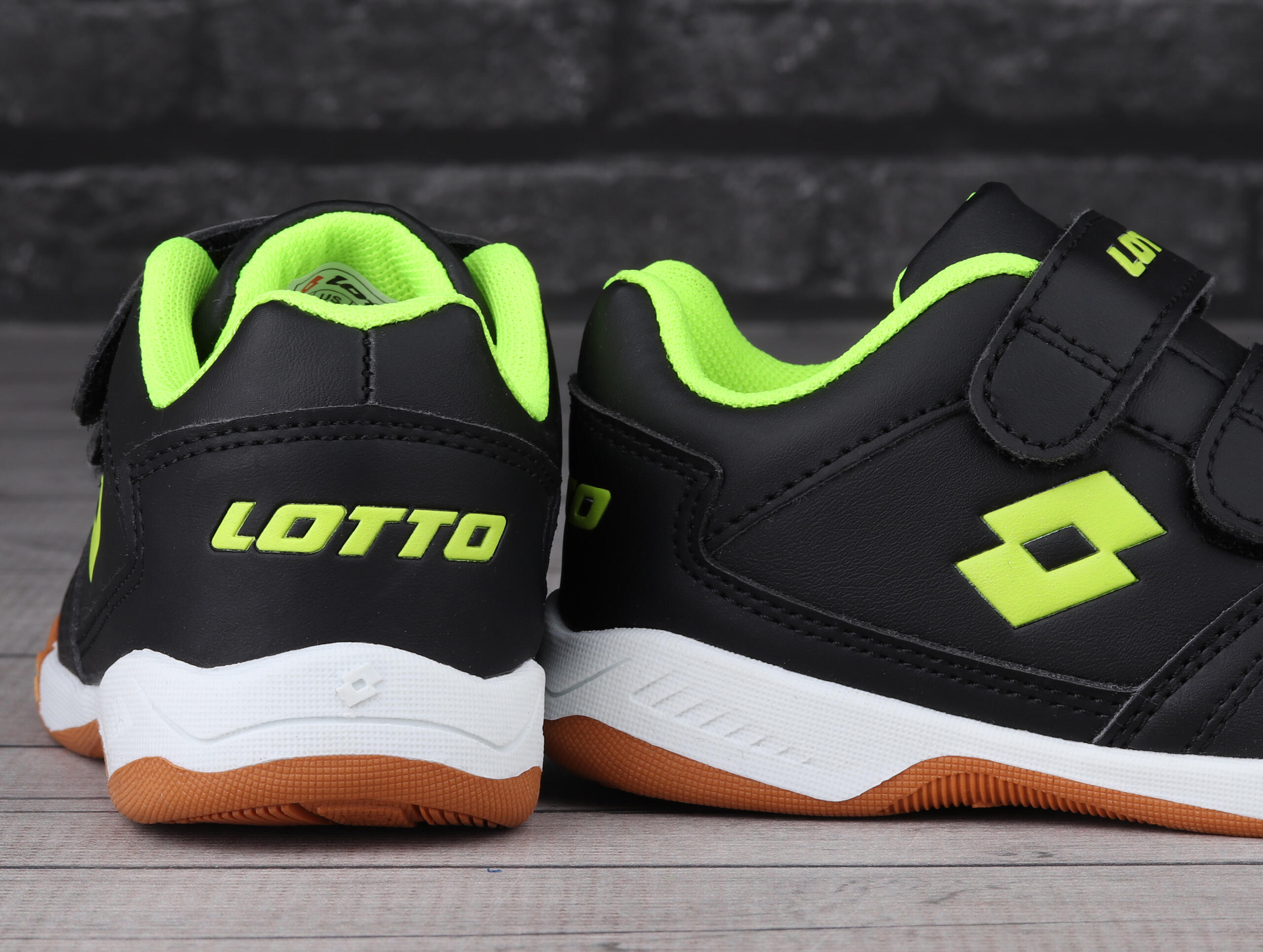 Chaussures de foot garçon Lotto Pacer K Jr 2600110K noir 6/7