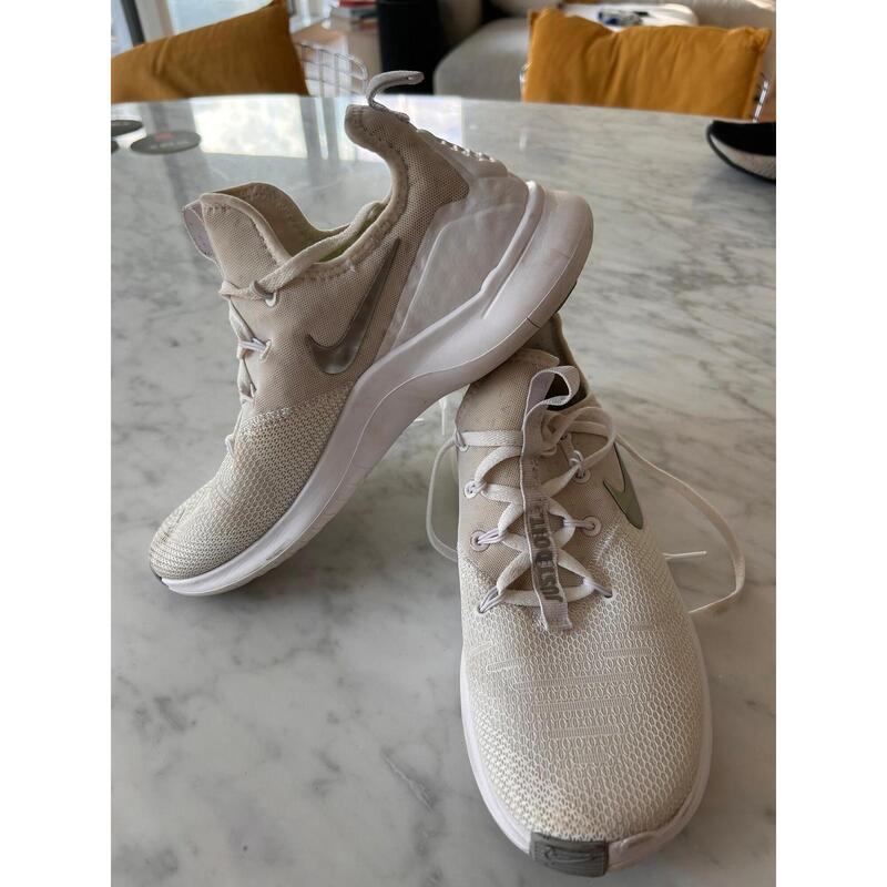 Entre Particuliers - Chaussure de fitness Nike free pour femme. Taille 40. Très