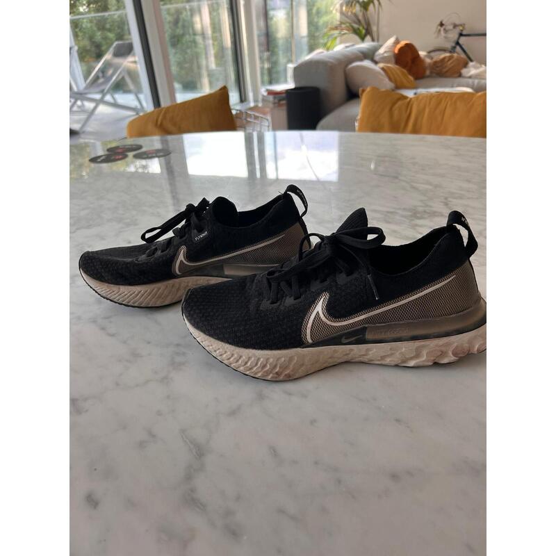 Entre Particuliers - Chaussure de fitness/course Nike react. Taille 42. Utilisé