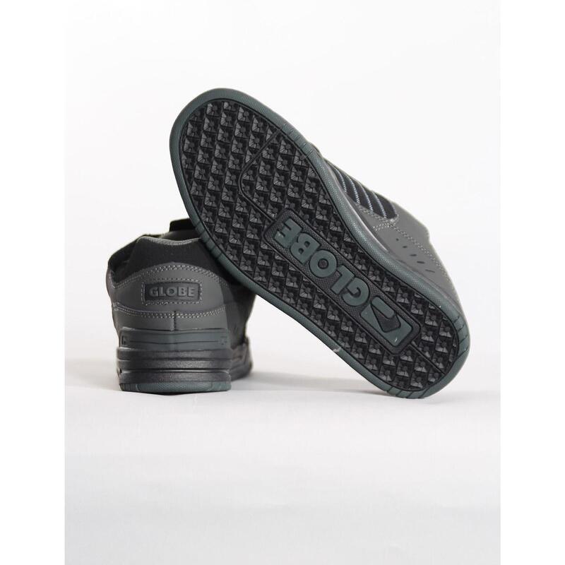 Adidași Globe Fusion negri