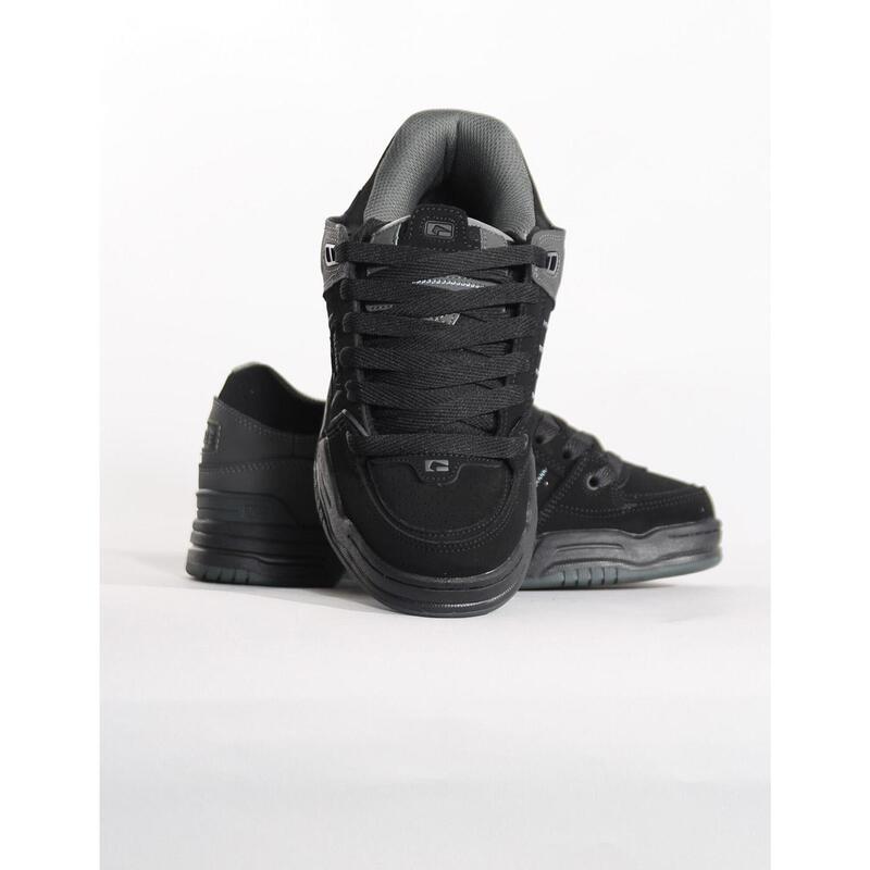 Adidași Globe Fusion negri