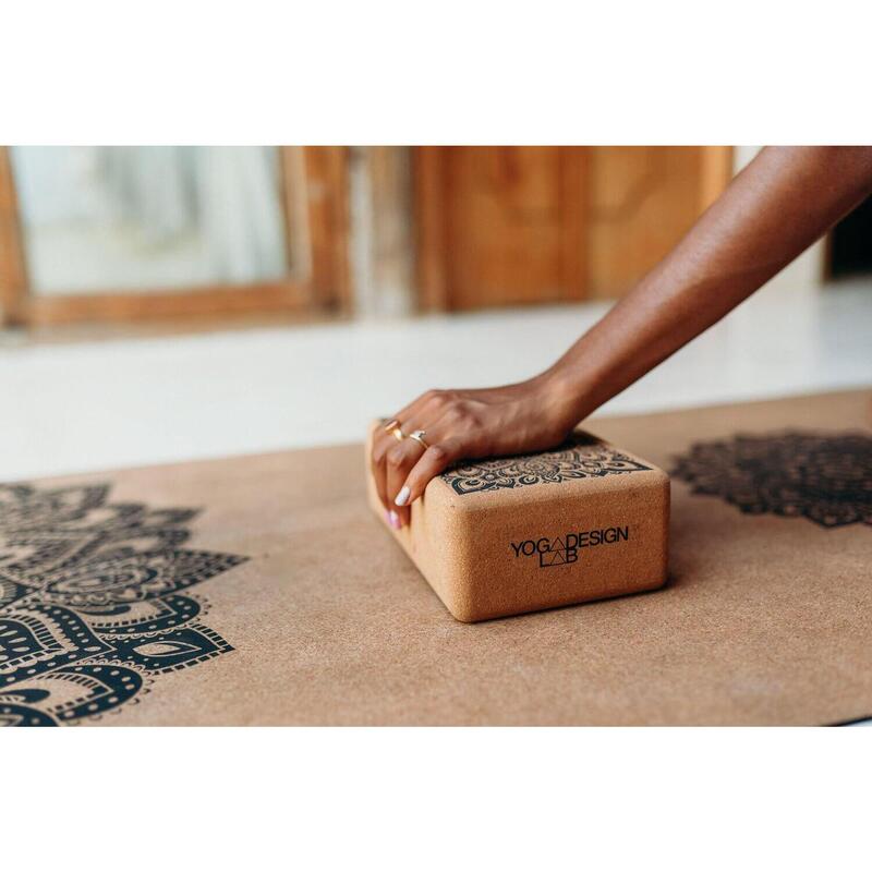 Cub de yoga Yoga Design Lab - Bloc de plută negru Mandala