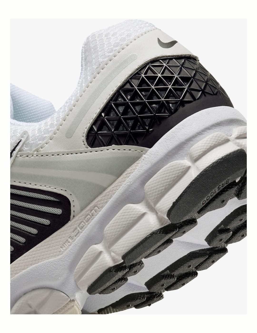 Nike Zoom Vomero 5 White Black 6/6