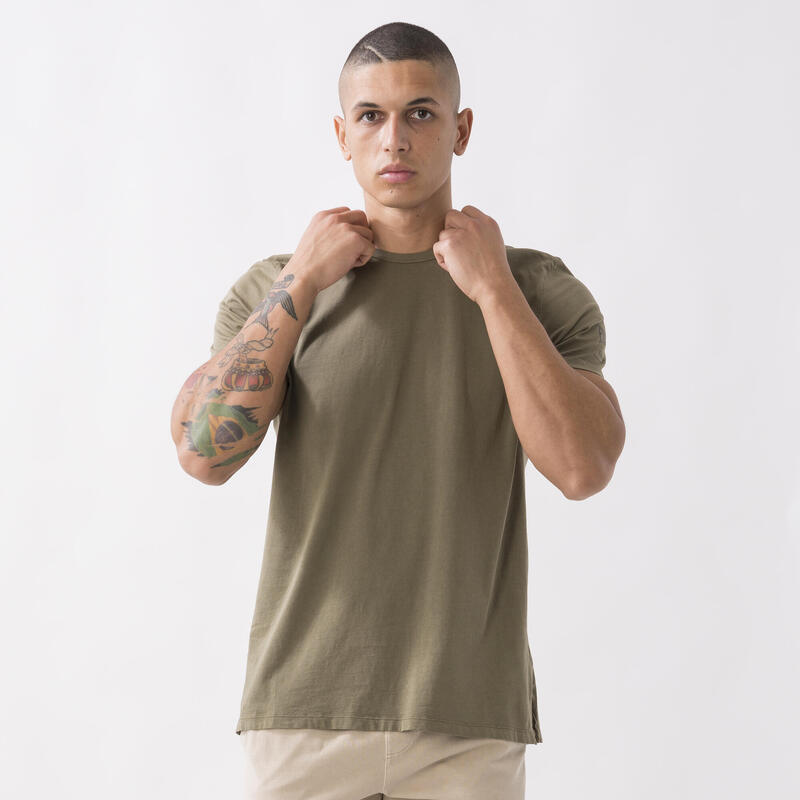 T-SHIRT DYNAMISCHE WERELD IN JERSEY MILITARY GREEN KATOEN