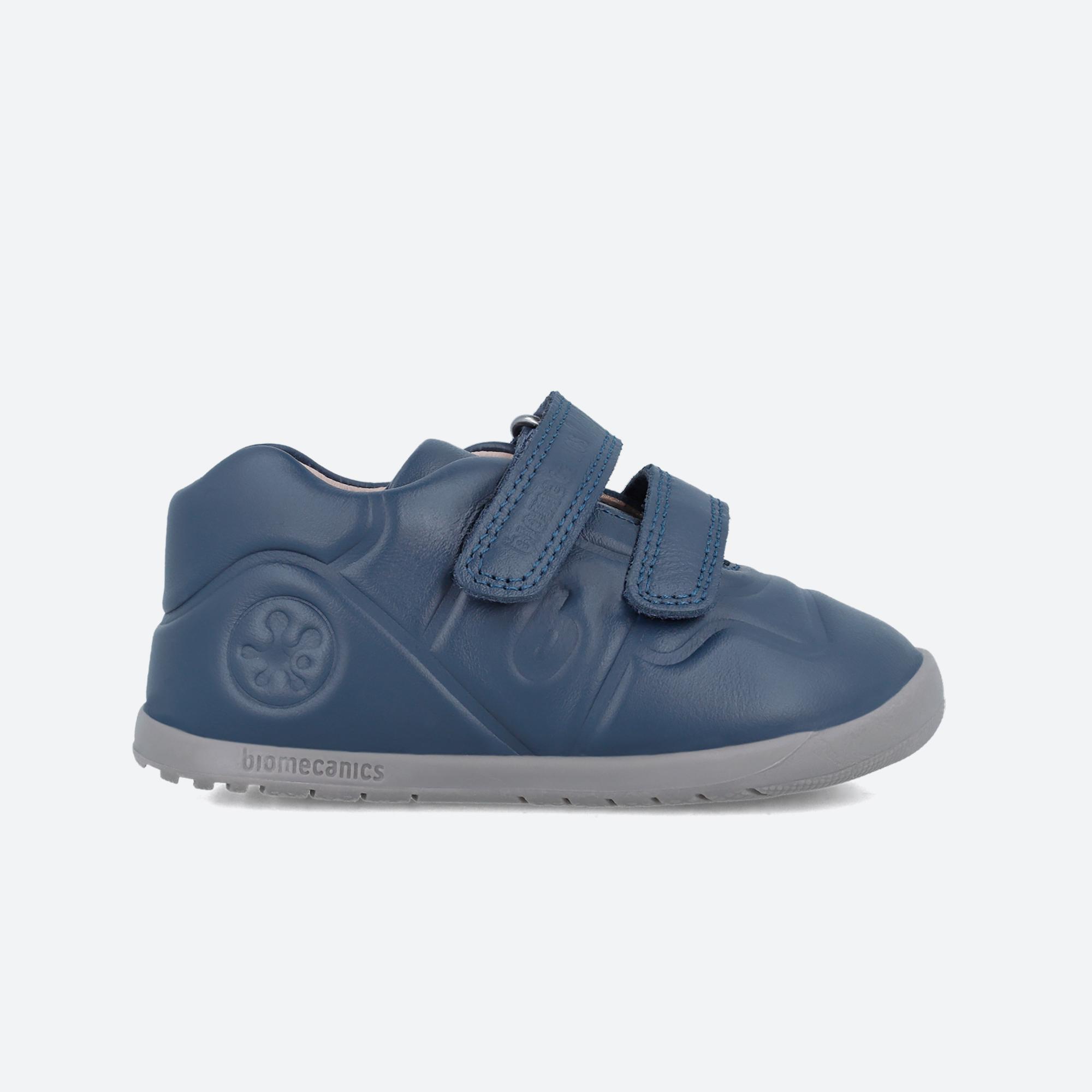 bleu marine.