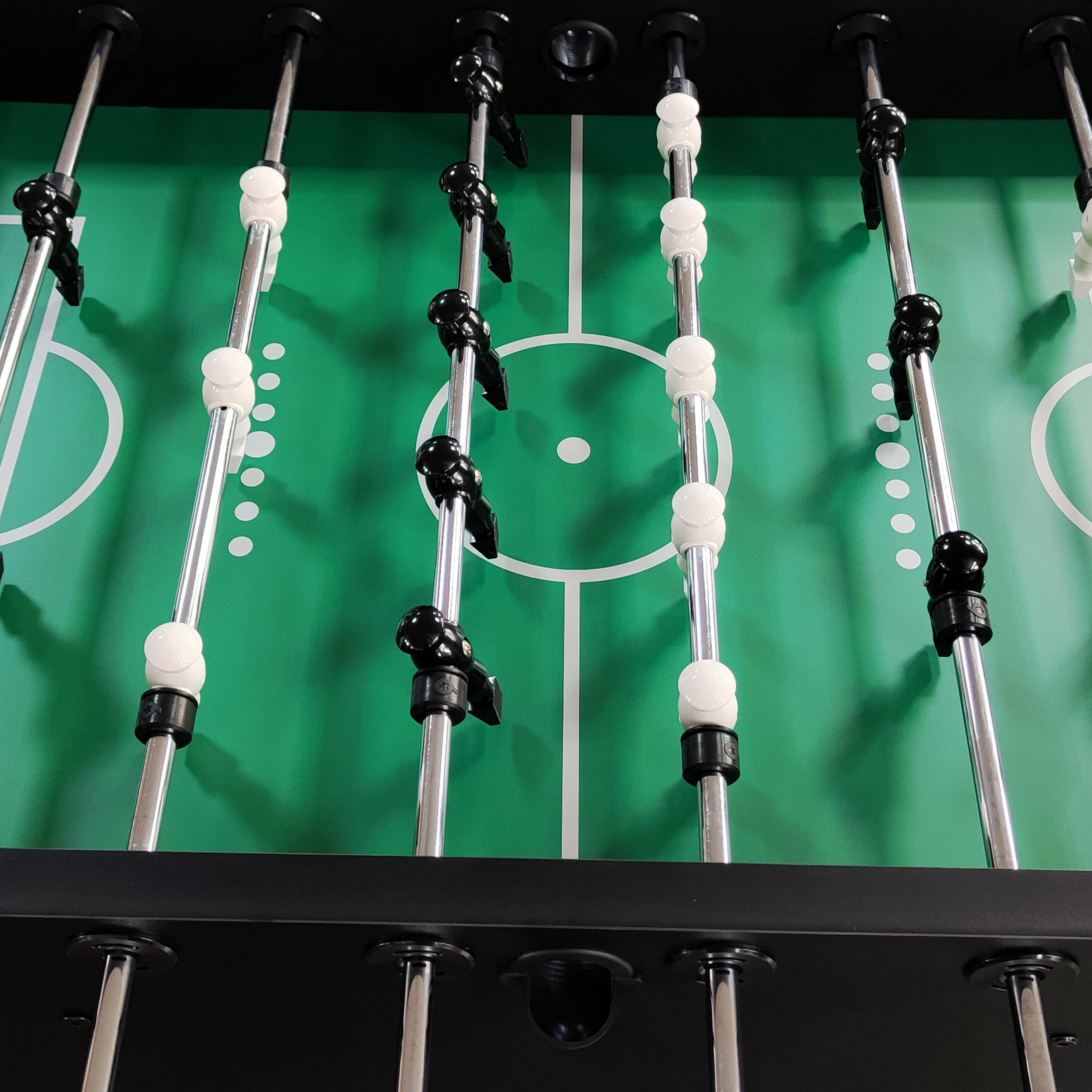 Cougar Defender Voetbaltafel met Bekerhouder Zwart, 4 ballen (Ø36 mm) 7/7