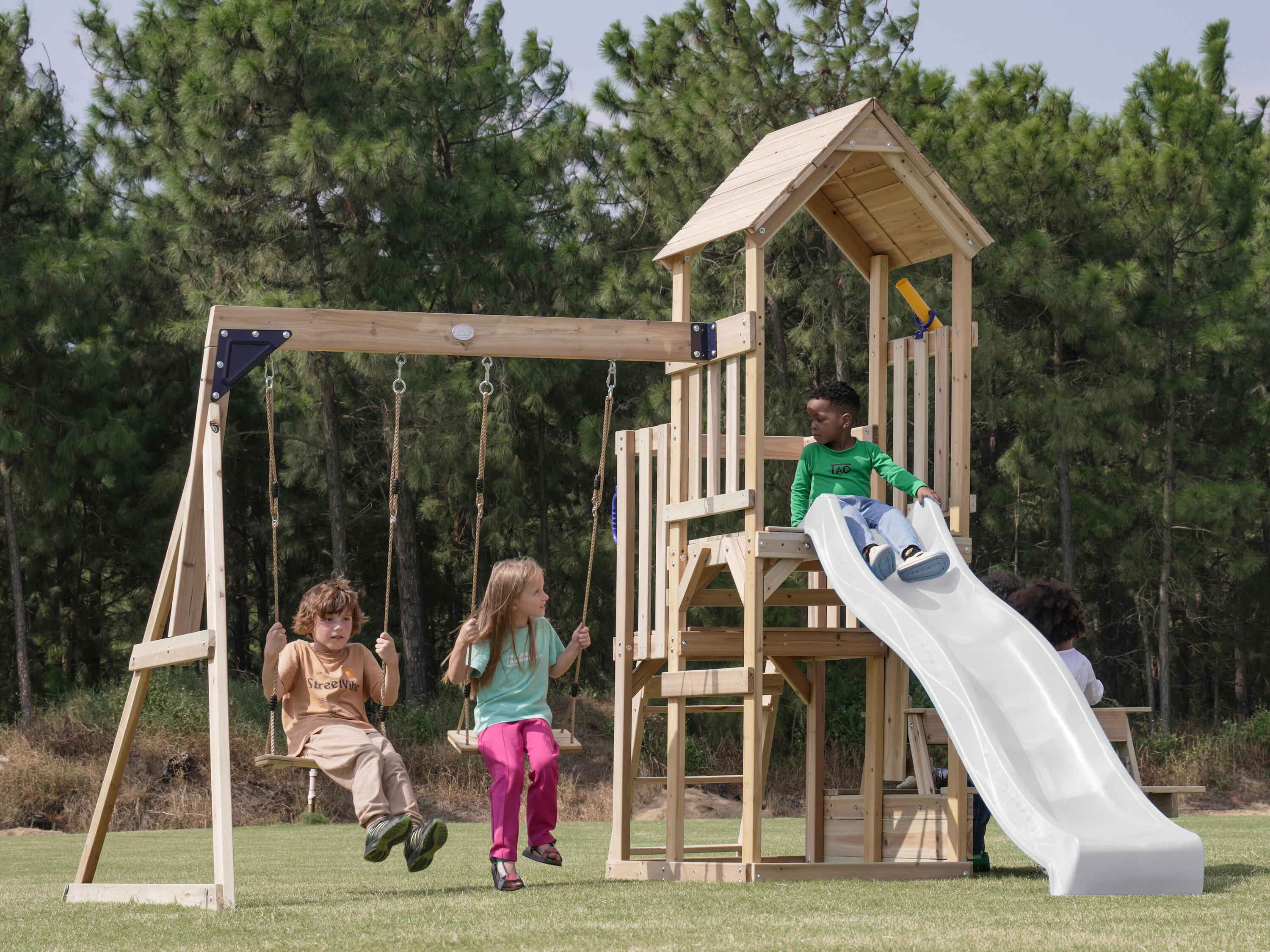 Parque Infantil Mette con columpio doble marrón - tobogán blanco 3/7