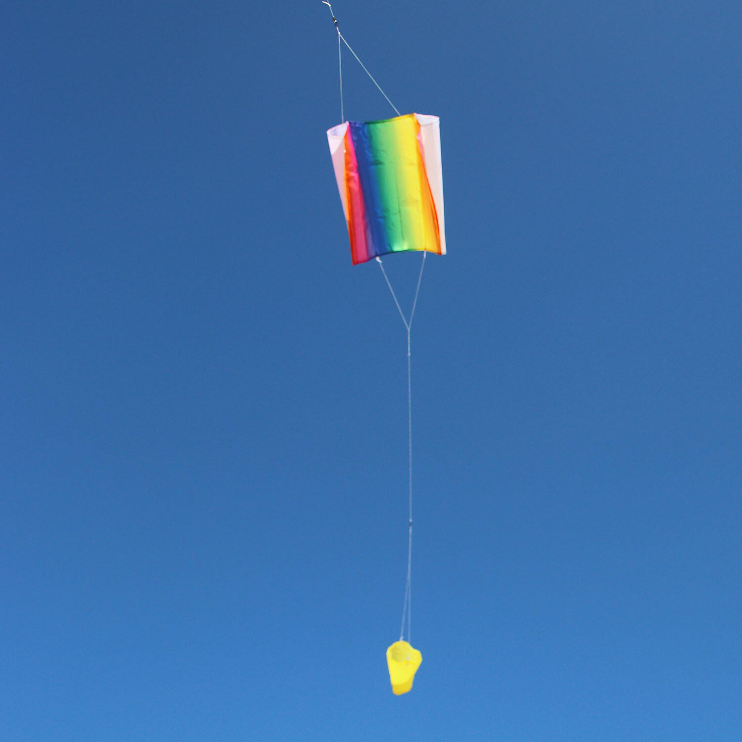 Kinderdrachen Sled Regenbogen (bunt), Einleinerdrachen - flugfertig inkl. Schnur 3/7