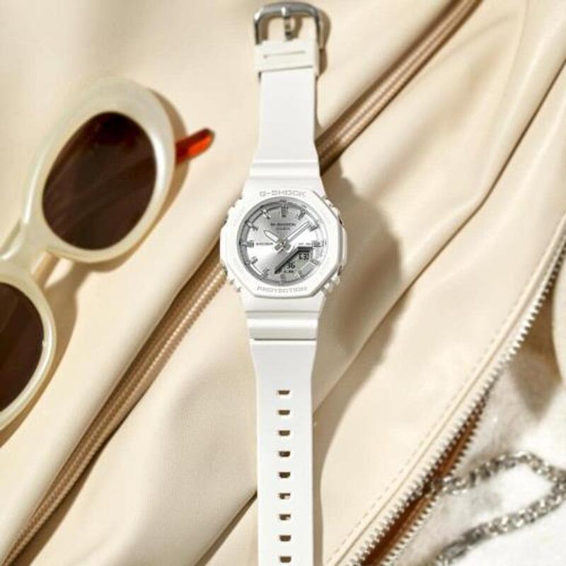 Casio Analogique - Digital Femme Argent / Blanc GMA-P2100VA-7AER