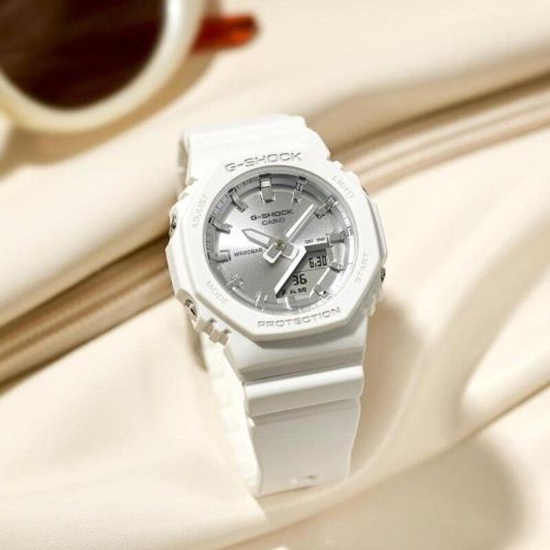 Casio Analogique - Digital Femme Argent / Blanc GMA-P2100VA-7AER