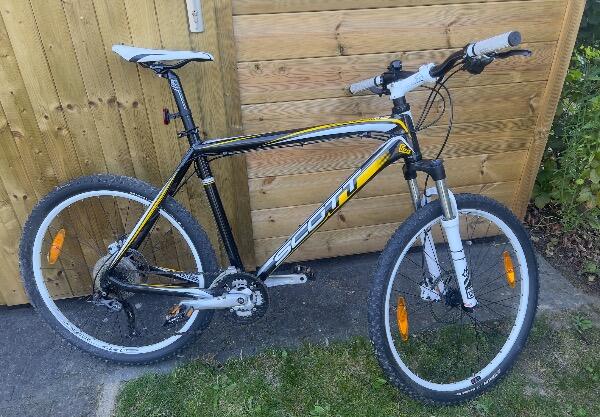 Tussen Particulieren - Zwart/Wit MTB Scott scale 70