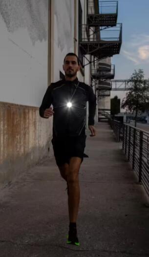 Tussen Particulieren - Kalenji runlight 250 HW19 borstlamp voor hardlopen