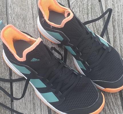 Entre Particuliers - Adidas Chaussures de volley-ball enfant