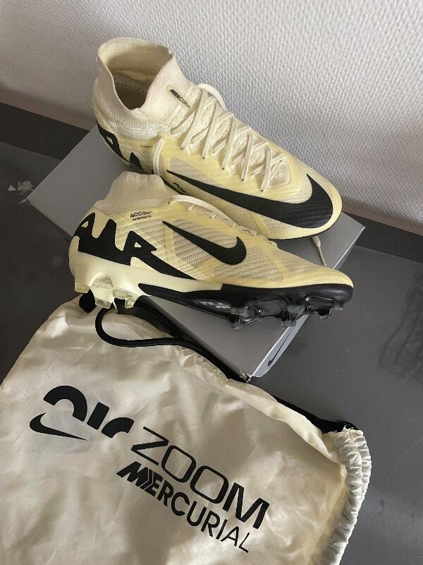 NIKE picture