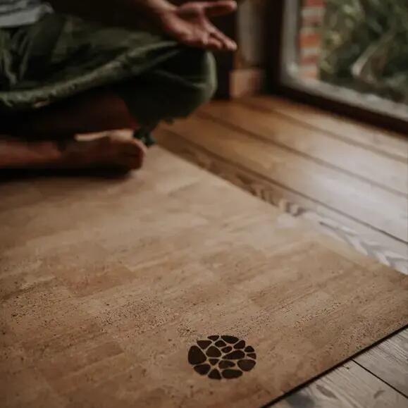 Premium cork yoga mat – incl carry strap - 183x65x0.5cm