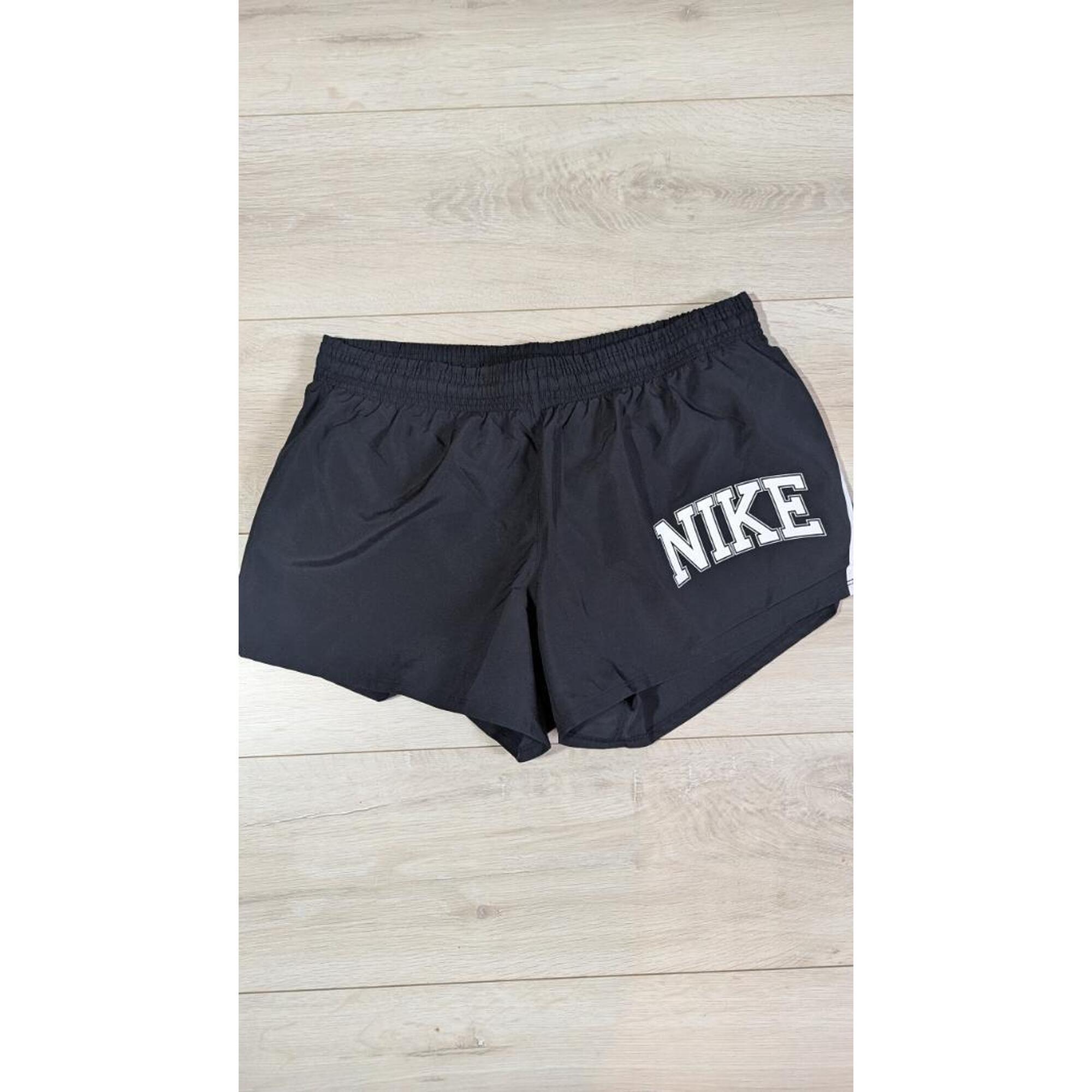 Entre Particuliers - Short Nike noir femme