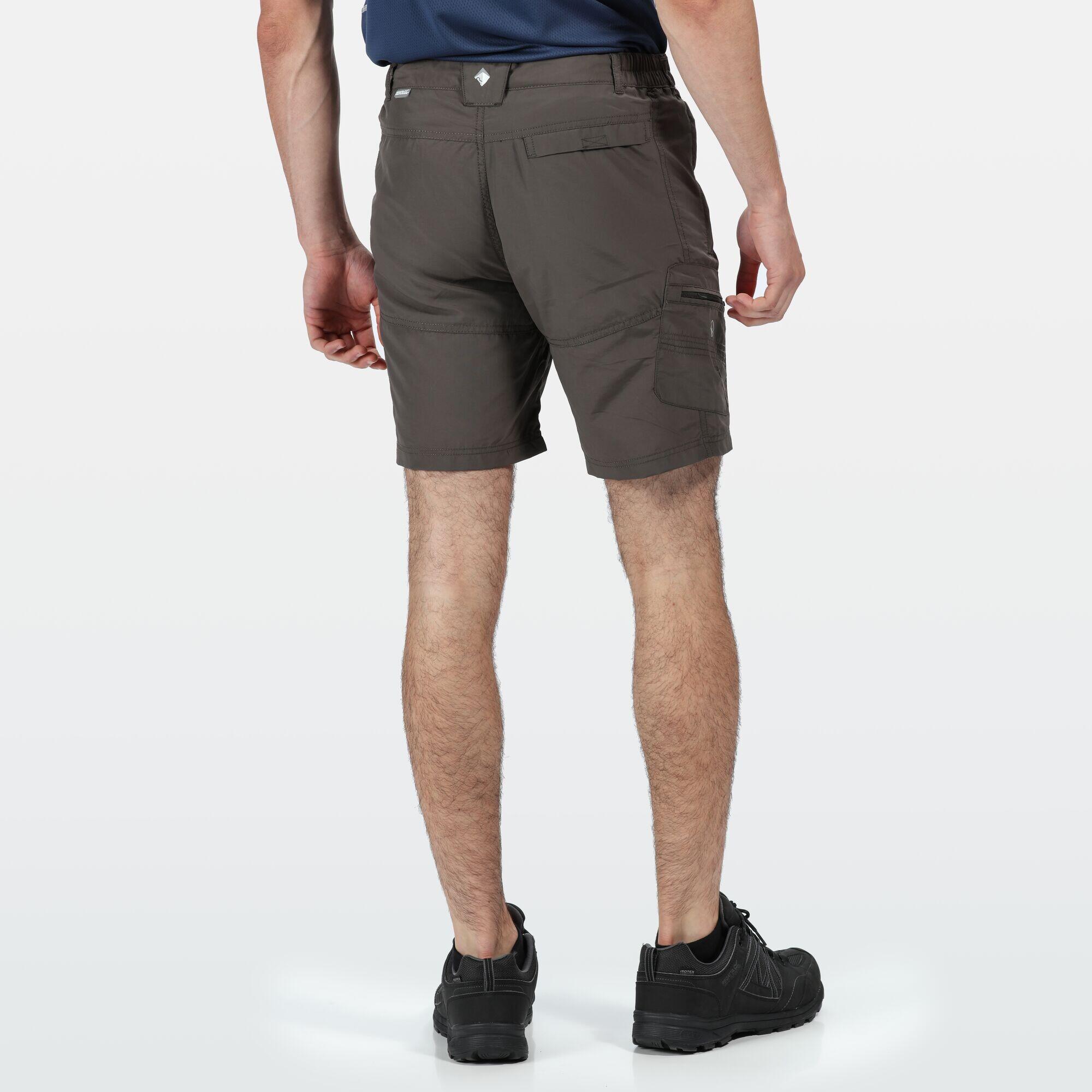 Pantalon corto para hombre Regatta Leesville shrt ii en color gris 3/6