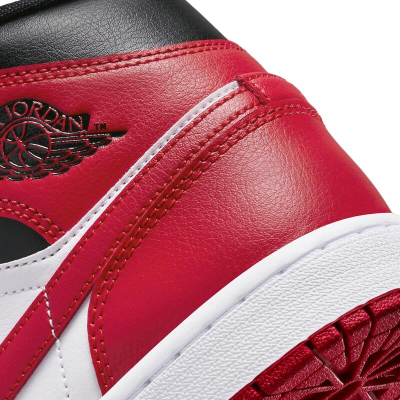 1 Mid White Bred Toe
