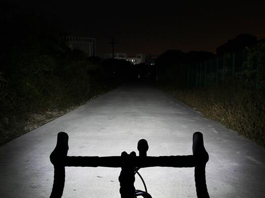 LAMPE AVANT VÉLO, RAVEMEN CR900 6/6