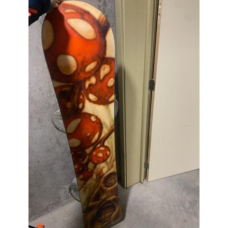 Tussen Particulieren - Apo snowboard + Burton binding + cover