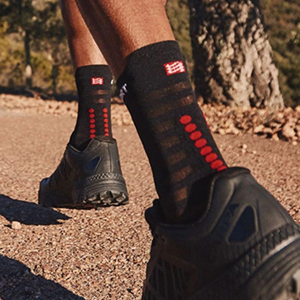 Par de calcetines Compressport Pro Racing v4.0 Ultralight Run High Black 3/4
