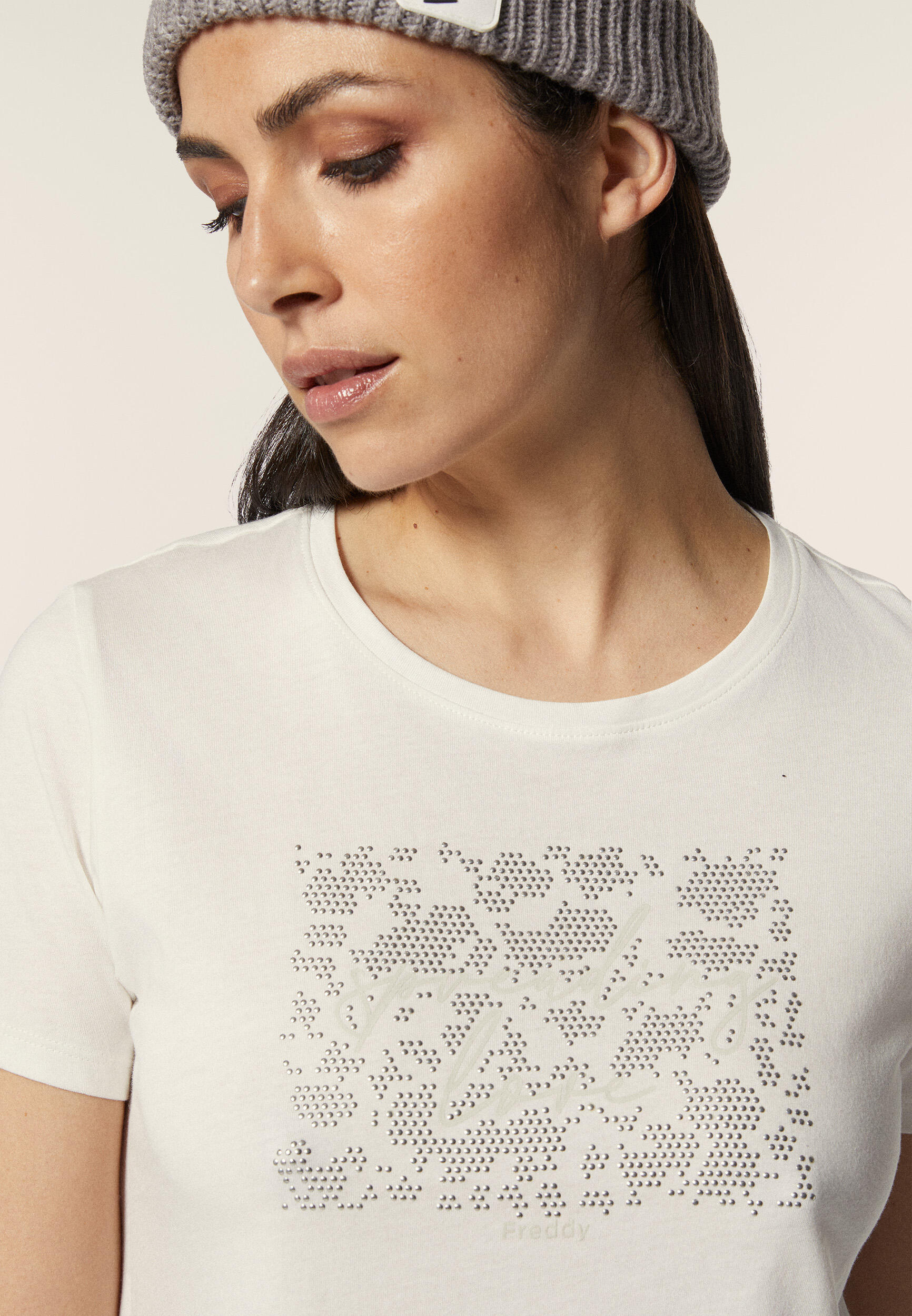 Camiseta de ajuste cómodo para mujer con gráficos de strass 5/5