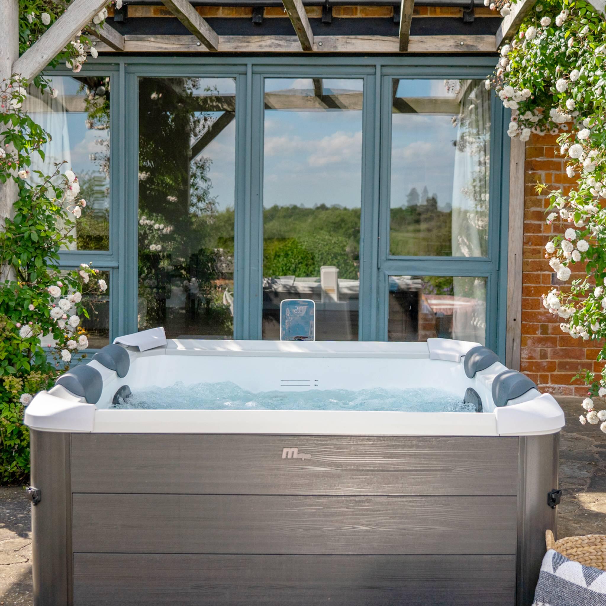 Spa rigide 6 personnes gris, 4 coussins, bâche incluse l sweeek 2/6