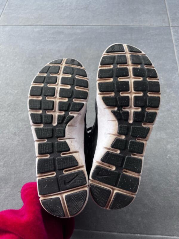 Tussen Particulieren - Sneakers Nike 4/5