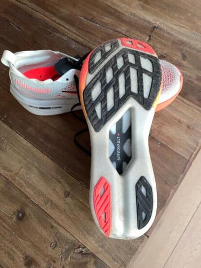 Tussen Particulieren - Carbon hardloopschoenen