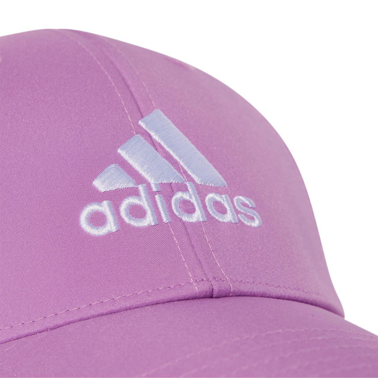 Gorra adidas minimalista, 100% poliéster reciclado 3/4