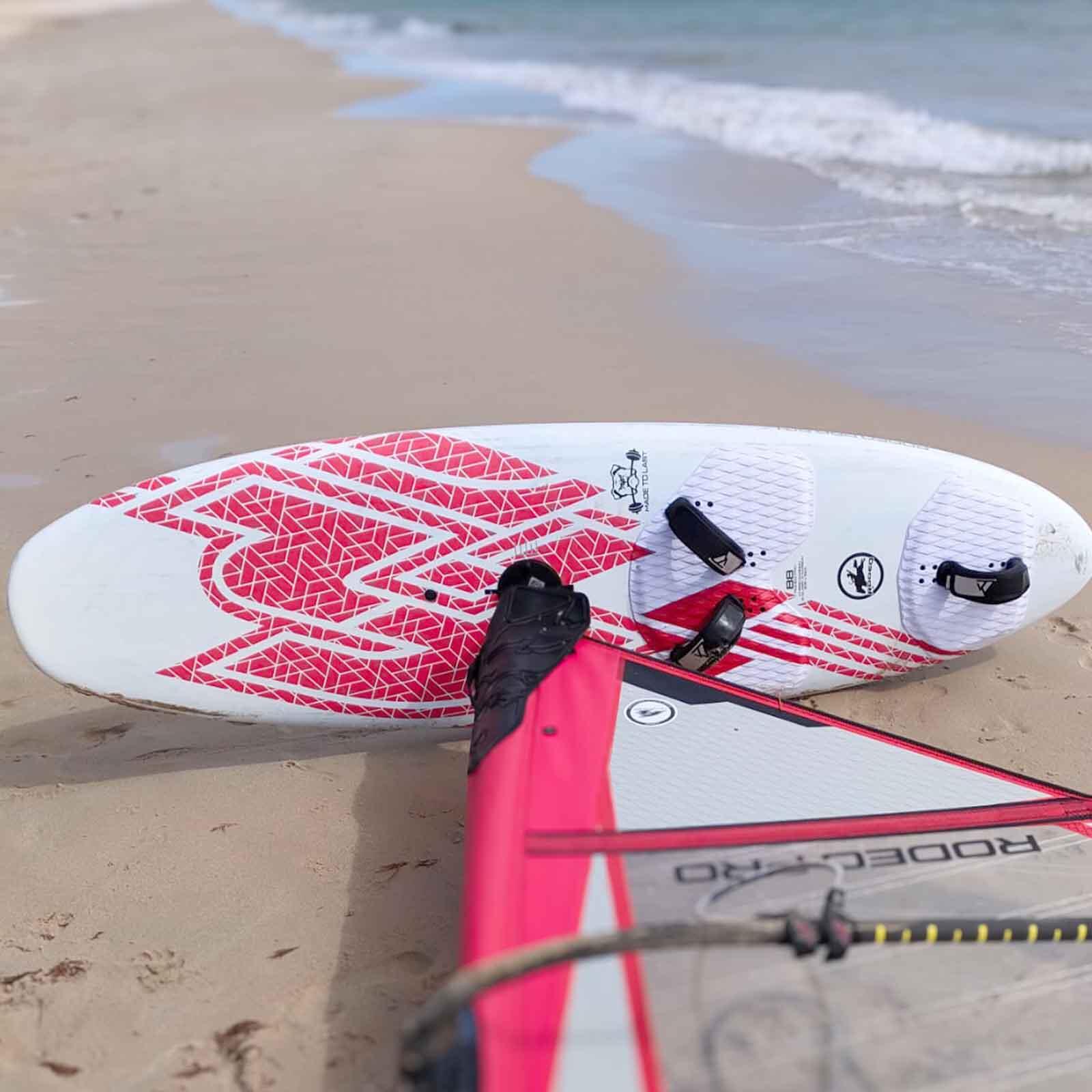 F2  Windsurfboard Rodeo Pro 104 l Weiss/Rot 2024/25 3/3